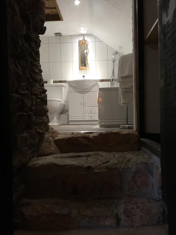Old Church House Inn Нютън Абът Стая снимка