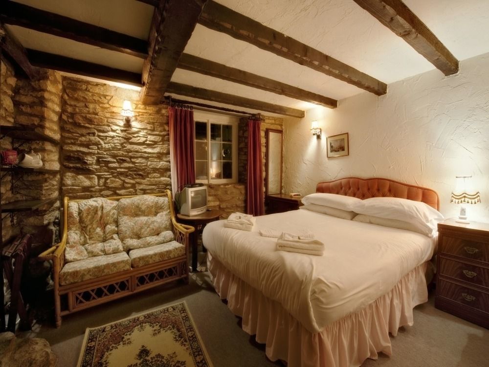 Old Church House Inn Нютън Абът Екстериор снимка